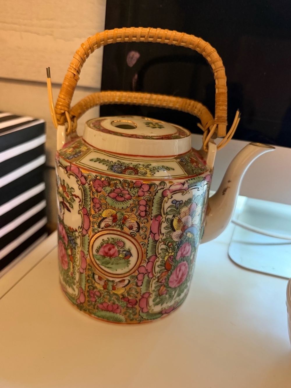 Chinese Rose Medallion Porcelain Tea Pot